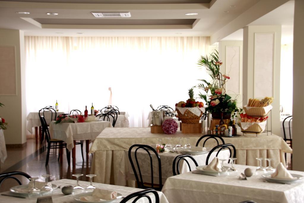 Hotel Astrid 체르비아 외부 사진