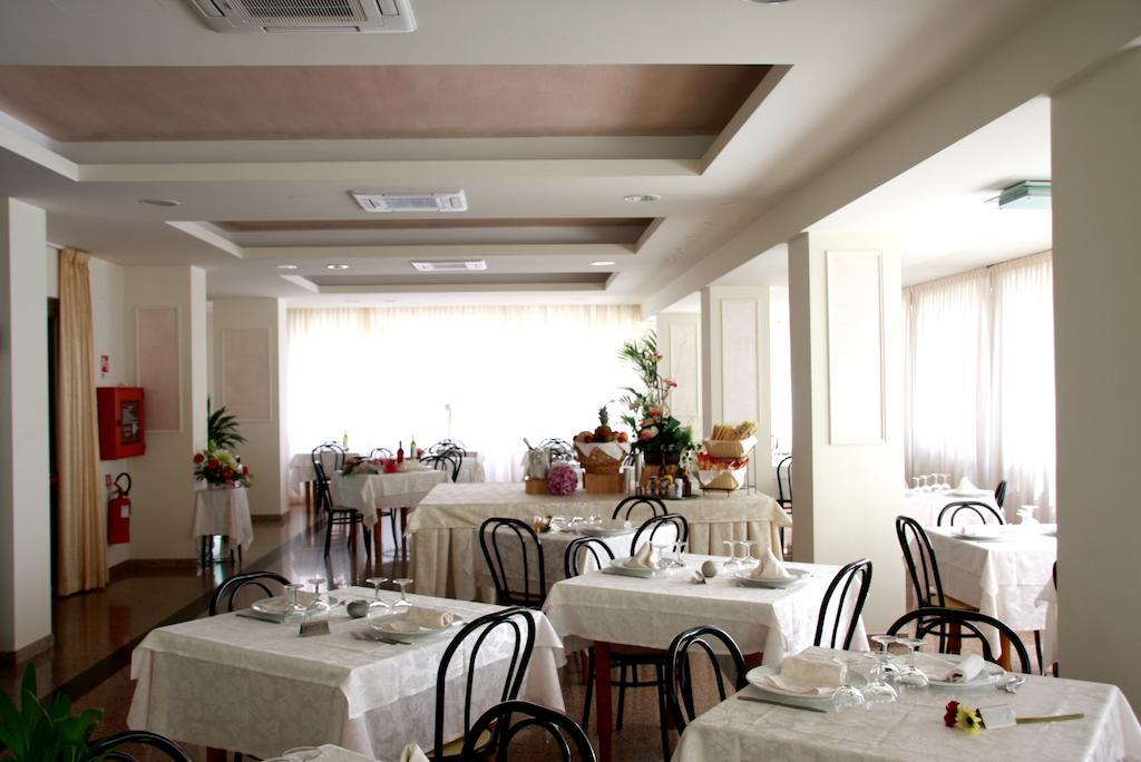 Hotel Astrid 체르비아 외부 사진