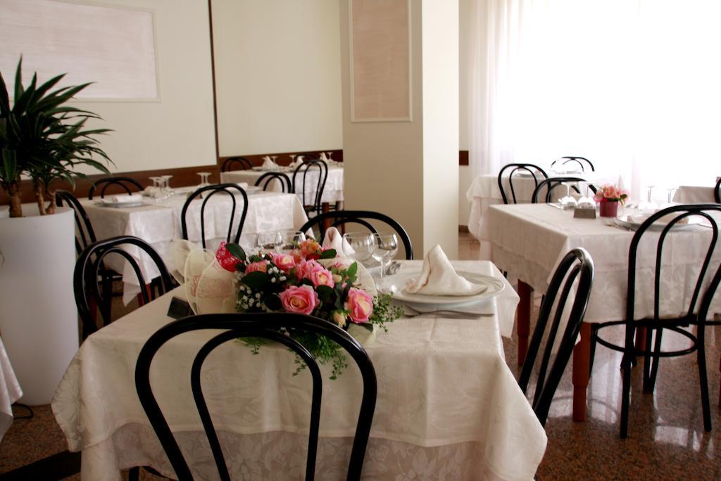 Hotel Astrid 체르비아 외부 사진